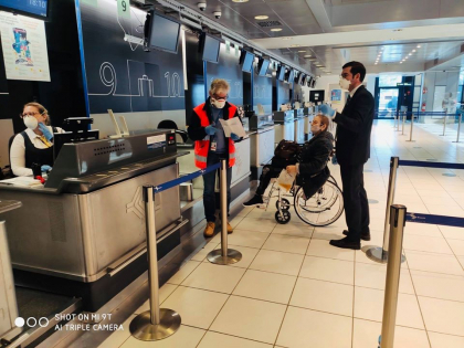 Aproape 200 de moldoveni au revenit acasa cu un zbor charter din Italia - GALERIE FOTO