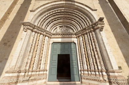 Biserica de la care a pornit epidemia de coronavirus din Franta: ”A fost o bomba cu ceas!”