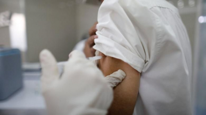 Termenul vehiculat pentru un vaccin impotriva COVID-19 este de 18 luni. Expertii spun ca este riscant