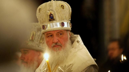 Rusia. Patriarhul Kiril s-a plimbat cu o icoana sfintita si cu o escorta a politiei pentru a alunga coronavirusul din Moscova - VIDEO