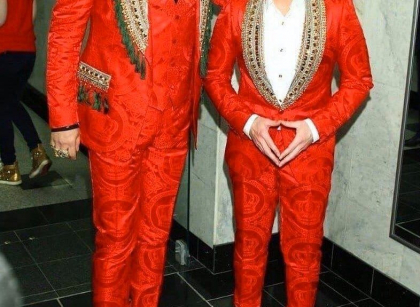 Ce confuzie! Doua staruri din showbizul rusesc - imbracate in costume identice la un eveniment monden Ce confuzie! Doua staruri din showbizul rusesc - imbracate in costume identice la un eveniment monden
