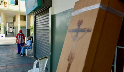 Autoritatile din Ecuador au inceput sa distribuie sicrie din carton pentru victimele pandemiei de coronavirus - GALERIE FOTO