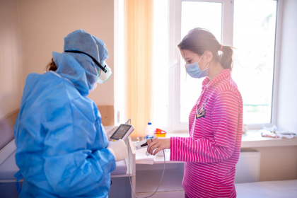 Un angajat al Spitalului Raional Taraclia si cinci lucratori medicali de la Centrul de Sanatate din satul Valea Perjei, infectati cu Covid-19