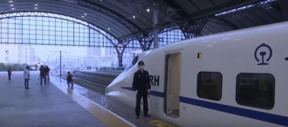 Primele trenuri au plecat din Wuhan, dupa mai bine de 70 de zile de carantina
