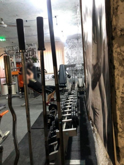 In plina pandemie de coronavirus, o sala de sport din capitala - deschisa pentru "clientii fideli" - FOTO In plina pandemie de coronavirus, o sala de sport din capitala - deschisa pentru "clientii fideli" - FOTO