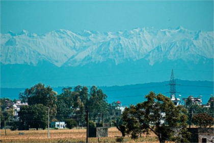 Muntii Himalaya, vizibili in India pentru prima data in 30 de ani - GALERIE FOTO