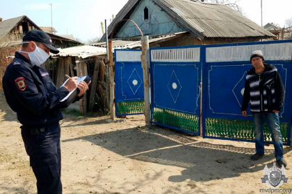 Un barbat din Transnistria, care era obligat sa stea in carantina dupa ce sotia sa a fost diagnosticata cu coronavirus, prins pe strazile localitatii. Unde se indrepta acesta - FOTO