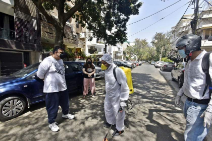 Turisti pedepsiti sa scrie de 500 de ori ca isi cer scuze pentru incalcarea carantinei, in India - VIDEO