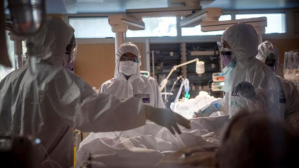 Cum decurge o zi intr-un spital din Italia. Discutia dintre un medic si o femeie a carei mama a murit din cauza coronavirusului - VIDEO