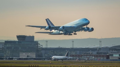 Prima companie aeriana care testeaza pasagerii de COVID-19 inainte sa-i lase sa urce in avion Prima companie aeriana care testeaza pasagerii de COVID-19 inainte sa-i lase sa urce in avion