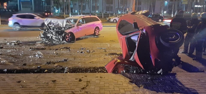 Accident groaznic in capitala. Doua masini s-au lovit violent. Politia la fata locului - VIDEO Accident groaznic in capitala. Doua masini s-au lovit violent. Politia la fata locului - VIDEO