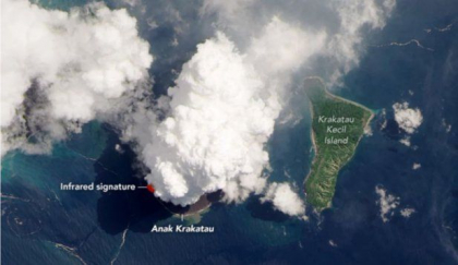 Imagini impresionante din satelit cu eruptia continua a vulcanului Anak Krakatau din Indonezia - VIDEO