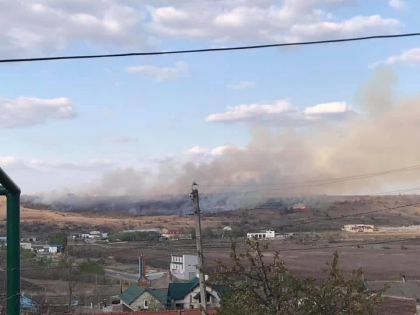 Incendiu de proportii la Costesti. Flacarile au cuprins un teritoriu imens de vegetatie - FOTO Incendiu de proportii la Costesti. Flacarile au cuprins un teritoriu imens de vegetatie - FOTO