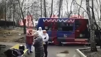 O femeie din Moscova a murit pe banca dupa ce a fost testata negativ pentru coronavirus - VIDEO