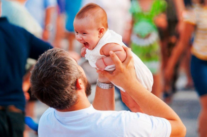 Familiile cu copii pot depune online cerere pentru indemnizatii. CNAS a lansat o optiune noua Familiile cu copii pot depune online cerere pentru indemnizatii. CNAS a lansat o optiune noua