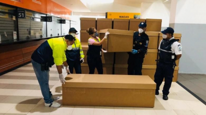 O femeie declarata decedata de coronavirus, gasita in viata dupa doua saptamani. Ruda chemata pentru identificare nu o privise de teama O femeie declarata decedata de coronavirus, gasita in viata dupa doua saptamani. Ruda chemata pentru identificare nu o privise de teama
