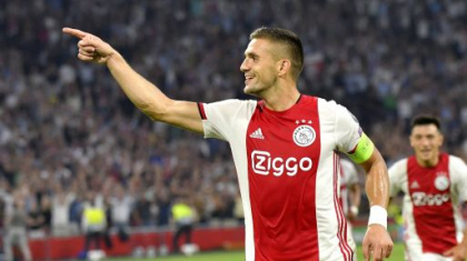 Capitanul lui Ajax Amsterdam, Dusan Tadic, este nemultumit ca Federatia olandeza de fotbal a anulat sezonul curent din Eredivisie. Atacantul sarb a declarat ca isi doreste ca titlul sa fie decis intr-o finala dintre echipa sa si AZ Alkmaar Capitanul lui Ajax Amsterdam, Dusan Tadic, este nemultumit ca Federatia olandeza de fotbal a anulat sezonul curent din Eredivisie. Atacantul sarb a declarat ca isi doreste ca titlul sa fie decis intr-o finala dintre echipa sa si AZ Alkmaar