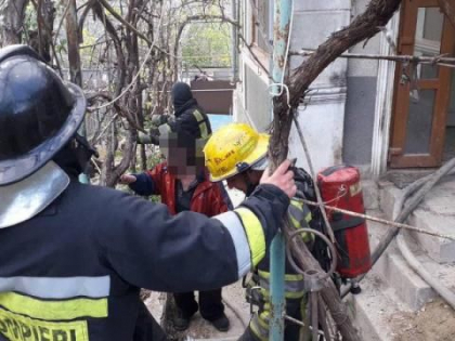 O casa a luat foc la Straseni. Pompierii au ajuns la timp pentru a stinge flacarile O casa a luat foc la Straseni. Pompierii au ajuns la timp pentru a stinge flacarile