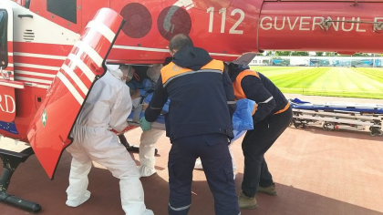 Un tanar - transportat cu SMURD-ul de la Ocnita la Chisinau - GALERIE FOTO