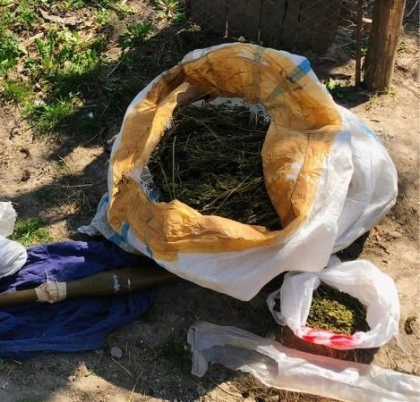 Tanar retinut de oamenii legii, pentru detinerea drogurilor si a obiectelor explozibile - VIDEO