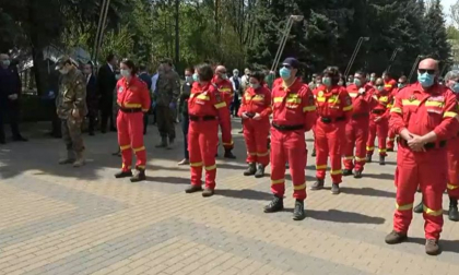 Ceremonia de prezentare a medicilor romani care vor sprijini cadrele medicale din RM in vederea limitarii pandemiei generate de Covid-19 - VIDEO Ceremonia de prezentare a medicilor romani care vor sprijini cadrele medicale din RM in vederea limitarii pandemiei generate de Covid-19 - VIDEO