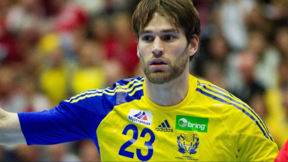 Tragedie in lumea sportului. Fostul handbalist suedez Fredrik Larsson a murit dupa ce a fost lovit de un tir in timp ce se afla pe bicicleta Tragedie in lumea sportului. Fostul handbalist suedez Fredrik Larsson a murit dupa ce a fost lovit de un tir in timp ce se afla pe bicicleta