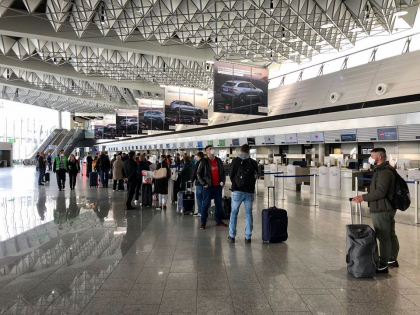 144 de moldoveni au fost repatriati cu o cursa charter din Germania - GALERIE FOTO