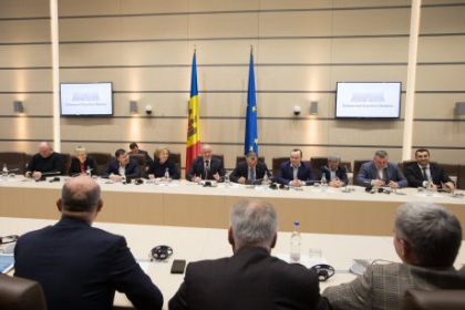 Socialistii si democratii s-au intrunit intr-o sedinta la Parlament. Despre ce au discutat: Igor Dodon si Ion Chicu - prezenti la intrevedere Socialistii si democratii s-au intrunit intr-o sedinta la Parlament. Despre ce au discutat: Igor Dodon si Ion Chicu - prezenti la intrevedere