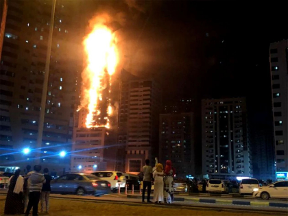 Incendiu violent la un zgarie-nori din Dubai. Politia foloseste drone pentru gasi persoanele inca blocate in Abbco Tower - GALERIE FOTO Incendiu violent la un zgarie-nori din Dubai. Politia foloseste drone pentru gasi persoanele inca blocate in Abbco Tower - GALERIE FOTO