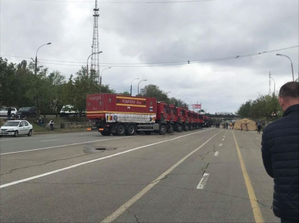 Deputat din Romania: "Cele 20 de camioane incarcate cu materiale de prima necesitate au fost intampinate cum nu se putea mai frumos la granita, insa s-au oprit cum nu se putea mai urat si josnic sub un pod de la intrarea in Chisinau!" Deputat din Romania: "Cele 20 de camioane incarcate cu materiale de prima necesitate au fost intampinate cum nu se putea mai frumos la granita, insa s-au oprit cum nu se putea mai urat si josnic sub un pod de la intrarea in Chisinau!"