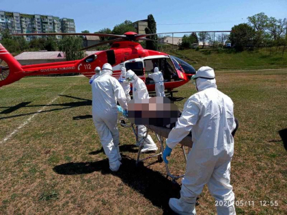Barbat in stare grava, transportat de urgenta la spital cu un echipaj SMURD - VIDEO Barbat in stare grava, transportat de urgenta la spital cu un echipaj SMURD - VIDEO