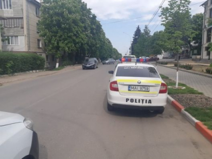 Doi soferi drogati au sarit la bataie si au injurat oamenii legii, atunci cand acestia i-au oprit pentru verificari. Ce risca faptasii Doi soferi drogati au sarit la bataie si au injurat oamenii legii, atunci cand acestia i-au oprit pentru verificari. Ce risca faptasii