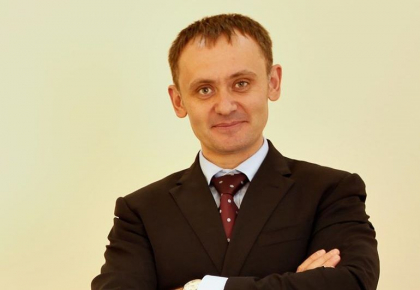 Consilierul prim-ministrului ii da replica lui Dumitru Alaiba: "sunteti subordonat dnei Sandu – de asta nu indrazniti sa o intrebati de aeroport, or de miliard si frauda bancara" Consilierul prim-ministrului ii da replica lui Dumitru Alaiba: "sunteti subordonat dnei Sandu – de asta nu indrazniti sa o intrebati de aeroport, or de miliard si frauda bancara"