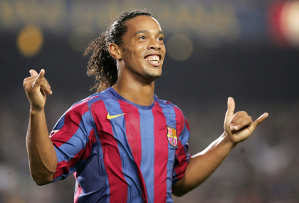 Problemele continua pentru marele jucator brazilian Ronaldinho. Fosta vedeta a celor de la FC Barcelona ramane in arest la domiciliu chiar si dupa ce a platit o cautiune in valoare de 1,6 milioane de dolari Problemele continua pentru marele jucator brazilian Ronaldinho. Fosta vedeta a celor de la FC Barcelona ramane in arest la domiciliu chiar si dupa ce a platit o cautiune in valoare de 1,6 milioane de dolari