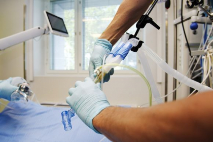 18 persoane infectate cu coronavirus sunt conectate la aparatul de respiratie artificiala. Care este starea celorlalti pacienti