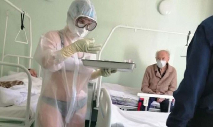 Ce a patit o asistenta medicala din Rusia care trata pacientii covid in lenjerie intima Ce a patit o asistenta medicala din Rusia care trata pacientii covid in lenjerie intima