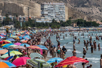 Spania cheama turistii straini la plaja. De cand va fi ridicata obligatia carantinei