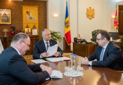 Noi Ambasadori Extraordinari ai RM in 7 tari membre ale UE. Decretele - semnate astazi de Igor Dodon - GALERIE FOTO Noi Ambasadori Extraordinari ai RM in 7 tari membre ale UE. Decretele - semnate astazi de Igor Dodon - GALERIE FOTO