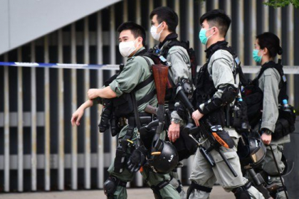 Ziua decisiva in Hong Kong. Politia a creat un scut uman in jurul Consiliul legislativ unde se discuta controversata lege