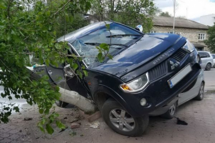 Accident grav in Gagauzia. In urma impactului, un automobil a ajuns sub un Mitsubishi - VIDEO/GALERIE FOTO