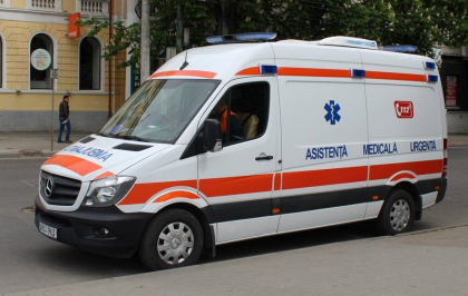 Caz socant la Glodeni. Un copil de 10 ani i-a taiat din intamplare degetele fratelui sau de 6 ani cu toporul Caz socant la Glodeni. Un copil de 10 ani i-a taiat din intamplare degetele fratelui sau de 6 ani cu toporul