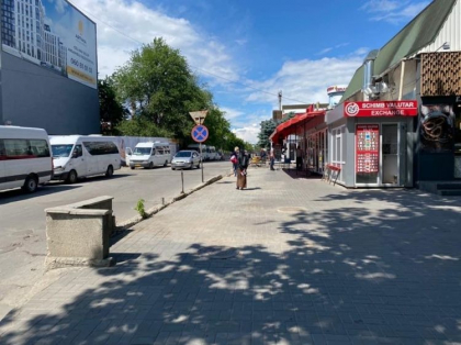 Continua evacuarea gheretelor de pe strazile din capitala. 8 gherete de flori din sectorul Buiucani au fost evacuate - FOTO Continua evacuarea gheretelor de pe strazile din capitala. 8 gherete de flori din sectorul Buiucani au fost evacuate - FOTO