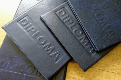 Anul acesta elevii isi vor primi diplomele de absolvire mai devreme