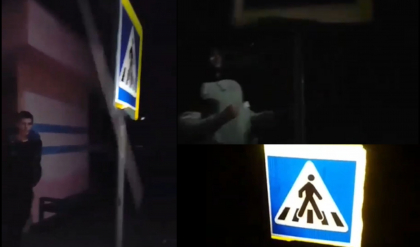 Anenii Noi. Mai multi tineri au vandalizat un indicator rutier, lovindu-l cu capul - VIDEO