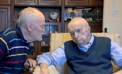 Cel mai batran om de pe planeta locuieste in Romania. Dumitru Comanescu are 111 ani si 7 luni si a fost recunoscut de Cartea Recordurilor Cel mai batran om de pe planeta locuieste in Romania. Dumitru Comanescu are 111 ani si 7 luni si a fost recunoscut de Cartea Recordurilor