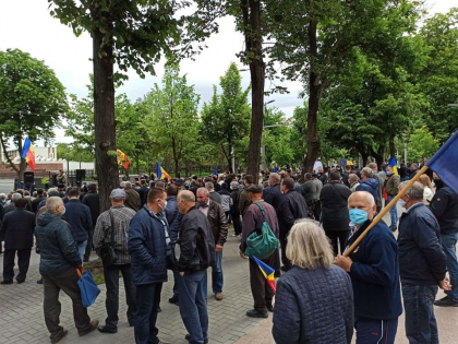 GALERIE FOTO de la protestul veteranilor din fata Parlamentului