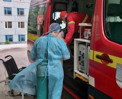O femeie, transportata cu SMURD de la Balti la Spitalul Republican din capitala O femeie, transportata cu SMURD de la Balti la Spitalul Republican din capitala