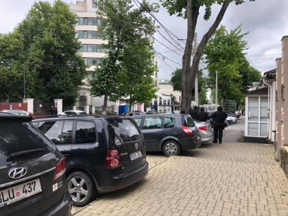 Imagini de la sediul Ambasadei Federatiei Ruse, unde ar fi amplasata o bomba. Momentul in care zona este incercuita - VIDEO Imagini de la sediul Ambasadei Federatiei Ruse, unde ar fi amplasata o bomba. Momentul in care zona este incercuita - VIDEO