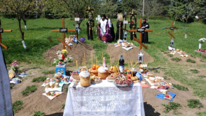 Ministrul Educatiei indeamna oamenii sa nu mearga la cimitir in acest weekend, cand va fi sarbatorit Pastele Blajinilor: "Pericolul nu a trecut, de aceea va indemn sa ne amintim de ei acasa, in sanul familiei" Ministrul Educatiei indeamna oamenii sa nu mearga la cimitir in acest weekend, cand va fi sarbatorit Pastele Blajinilor: "Pericolul nu a trecut, de aceea va indemn sa ne amintim de ei acasa, in sanul familiei"