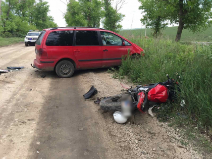 Accident grav la Rascani. Un tanar s-a izbit cu motocicleta de un Volkswagen Accident grav la Rascani. Un tanar s-a izbit cu motocicleta de un Volkswagen